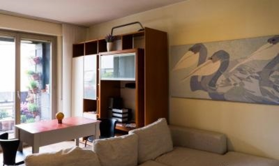 Appartamento in Vendita a Milano VIA ANTONINI 25