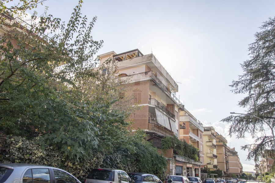 Appartamento in Vendita a Roma Via Alfredo Panzini