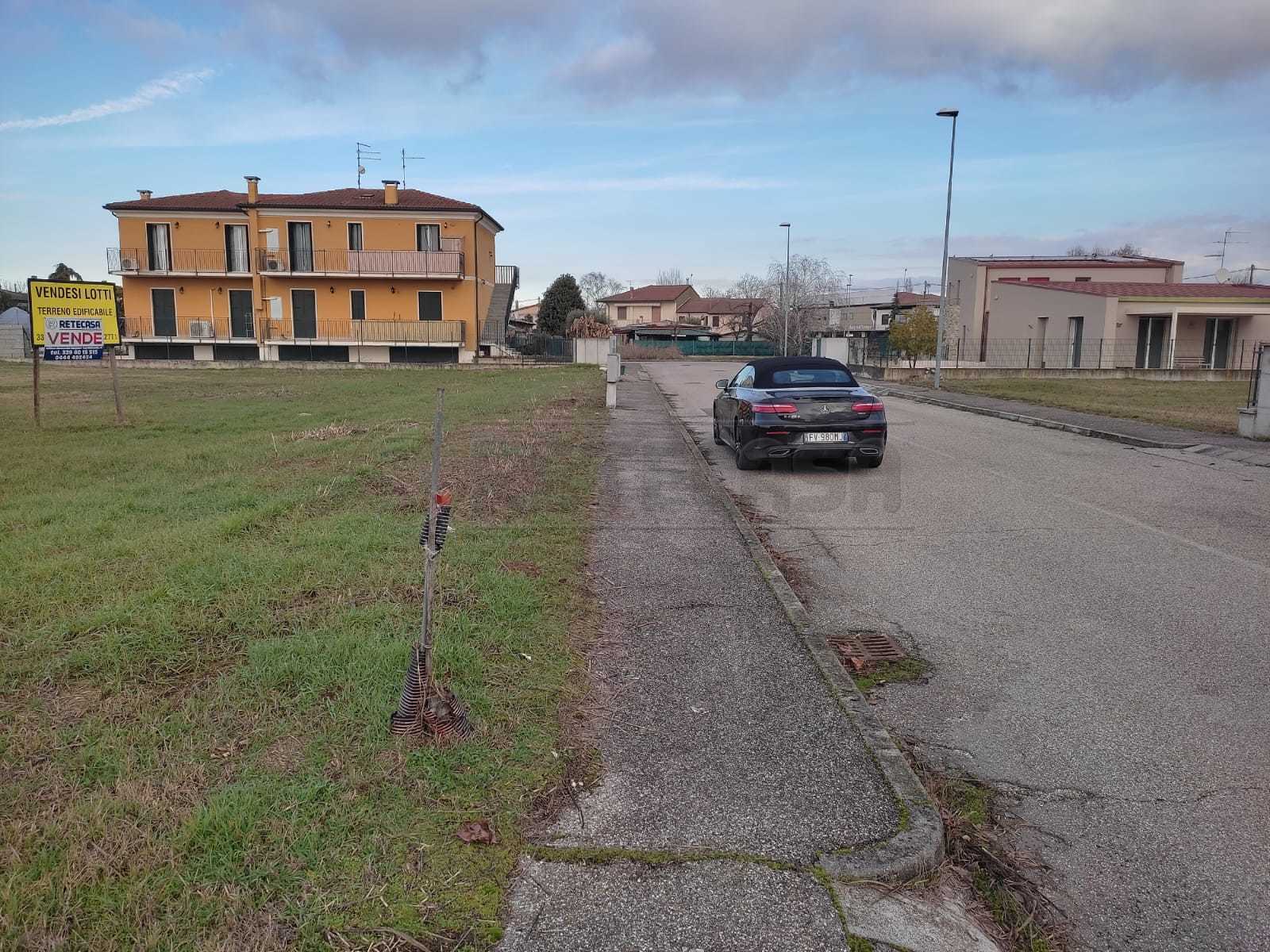 Terreno edificabile in Vendita a Albaredo d'Adige Via Cavalieri di Vittorio Veneto