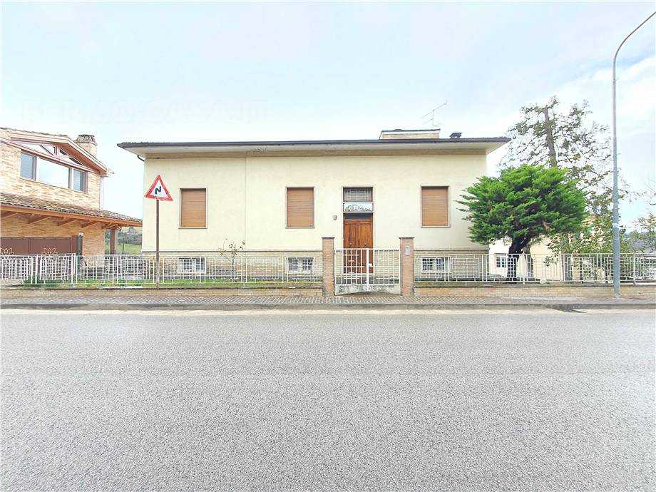 Villa in Vendita a Montottone V.le trieste, 26