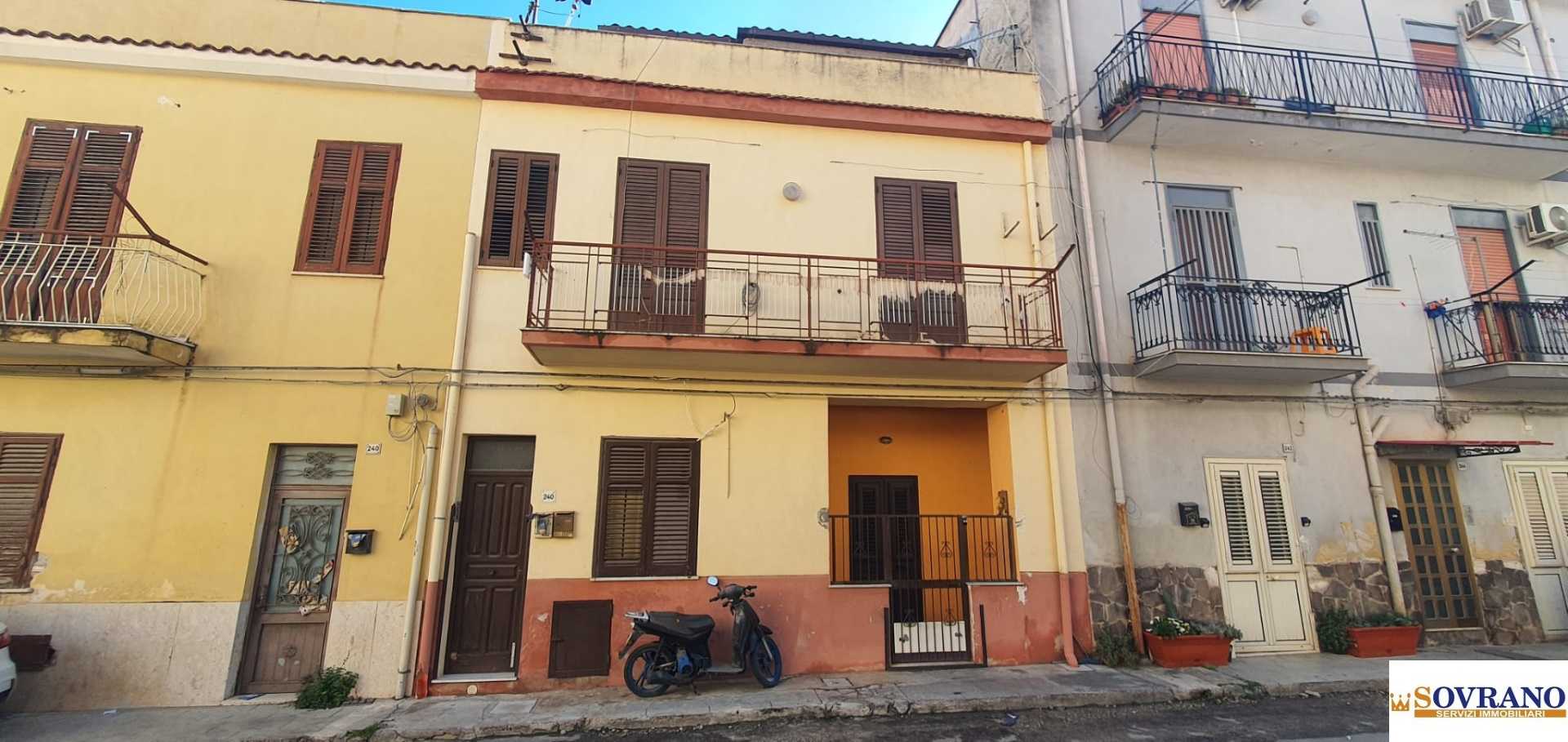 Casa indipendente in Vendita a Palermo Via Belmonte Chiavelli