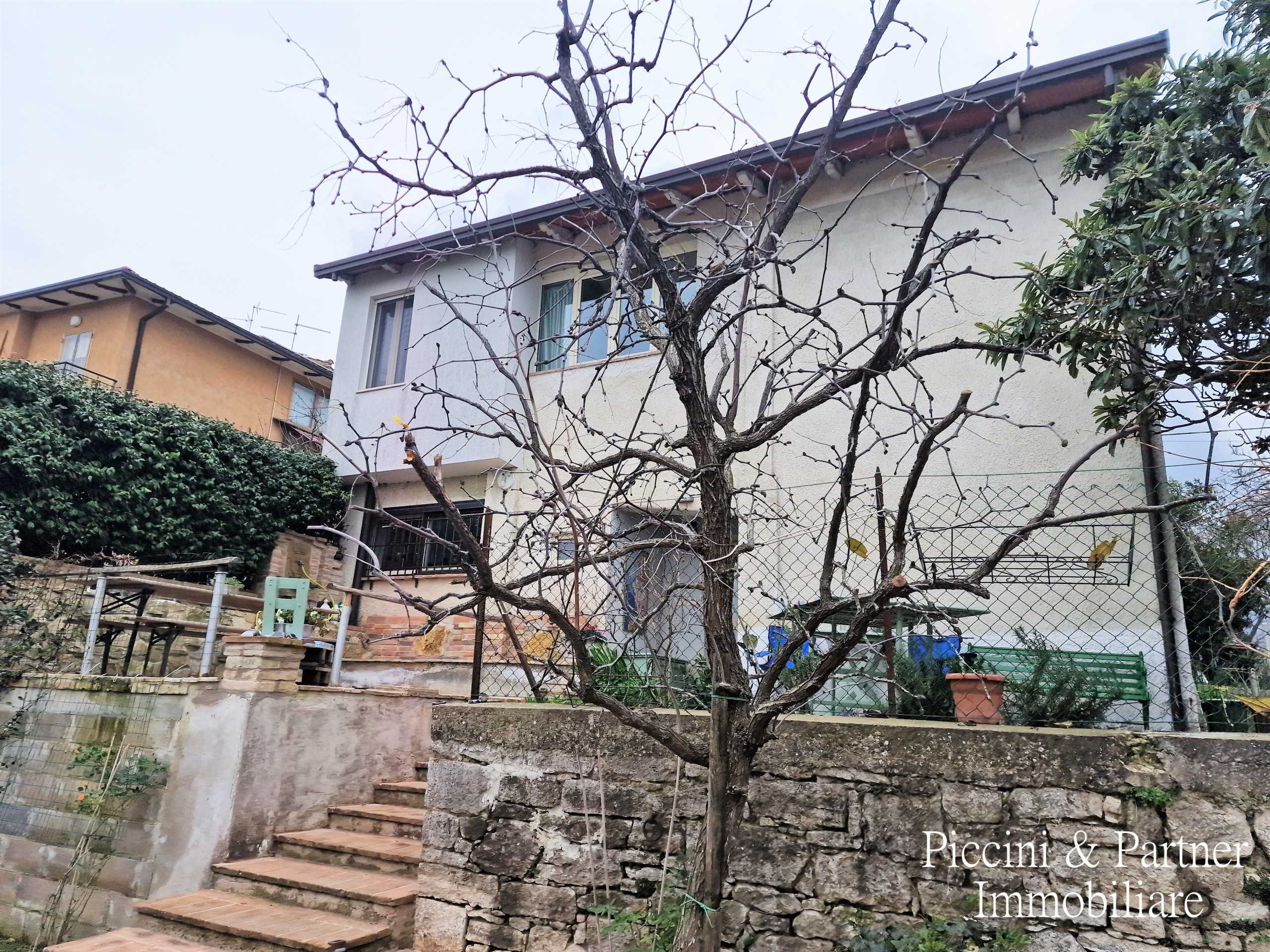 Casa indipendente in Vendita a Giano dell'Umbria San Sabino