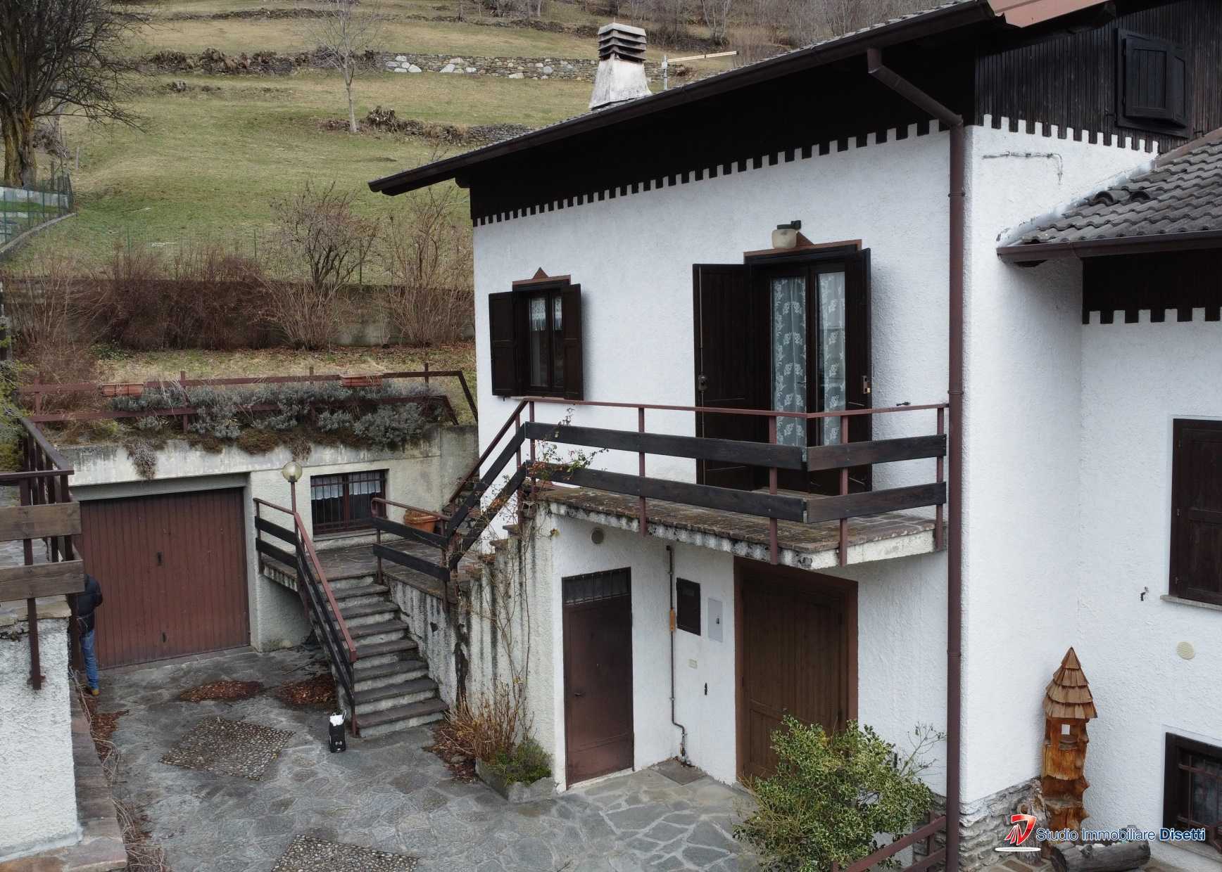 Villa in Vendita a Monno Via Valtellina