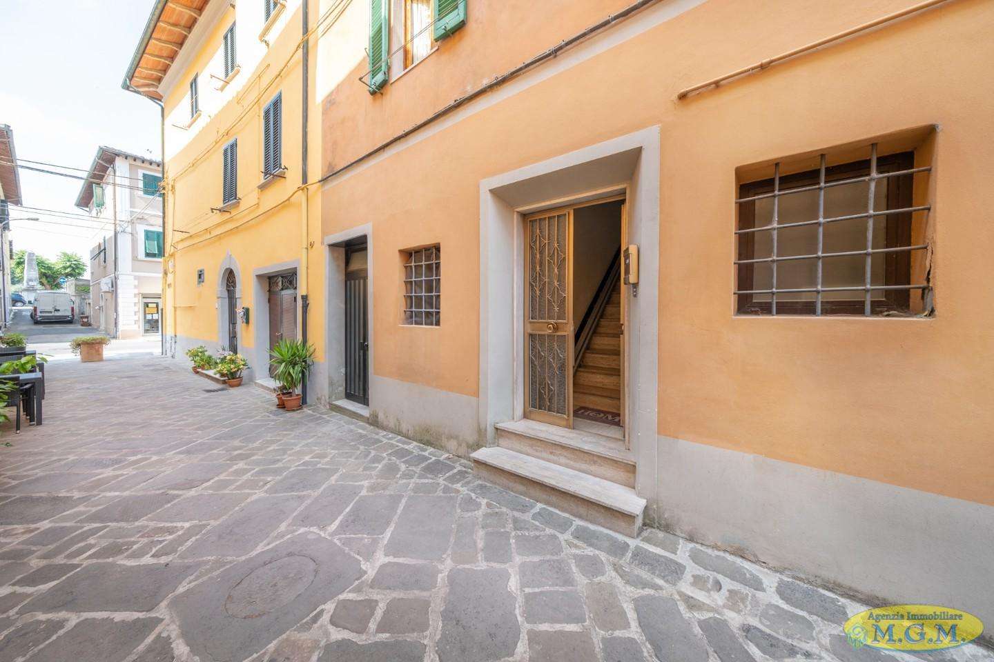 Palazzo - Stabile in Vendita a Calcinaia Piazza Daniele Manin,