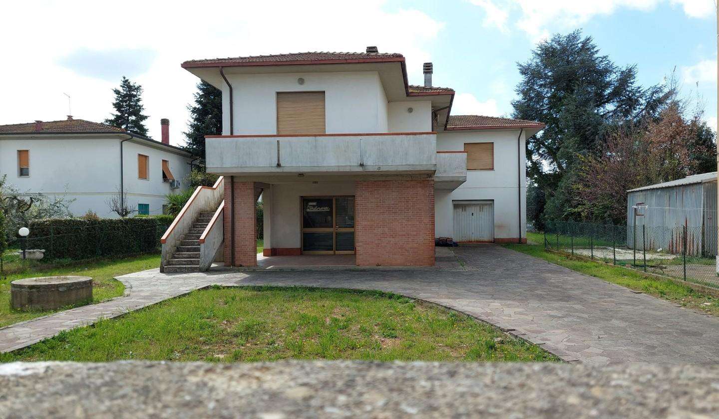 Villa in Vendita a Casciana Terme Lari Via Fratelli Cervi,