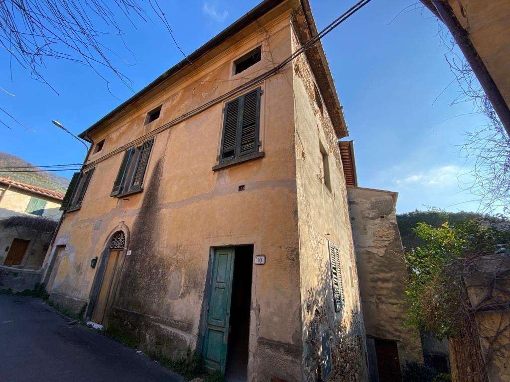 Palazzo - Stabile in Vendita a Calci Montemagno