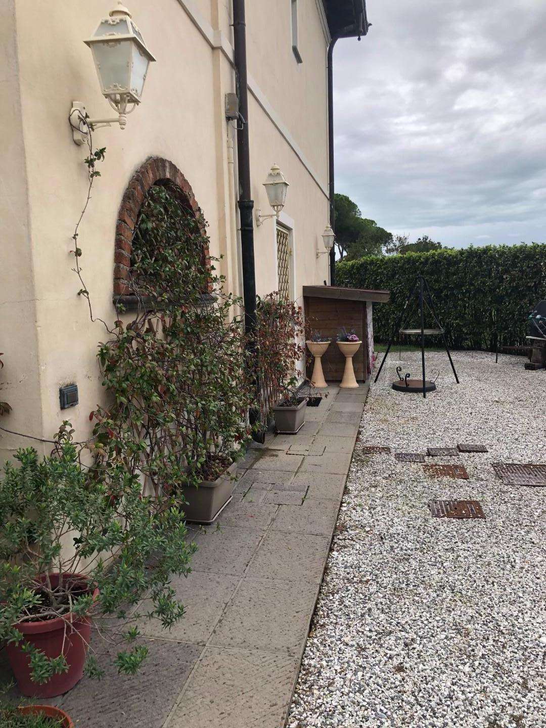 Villa in Vendita a San Giuliano Terme Strada Provinciale Vicarese, 4