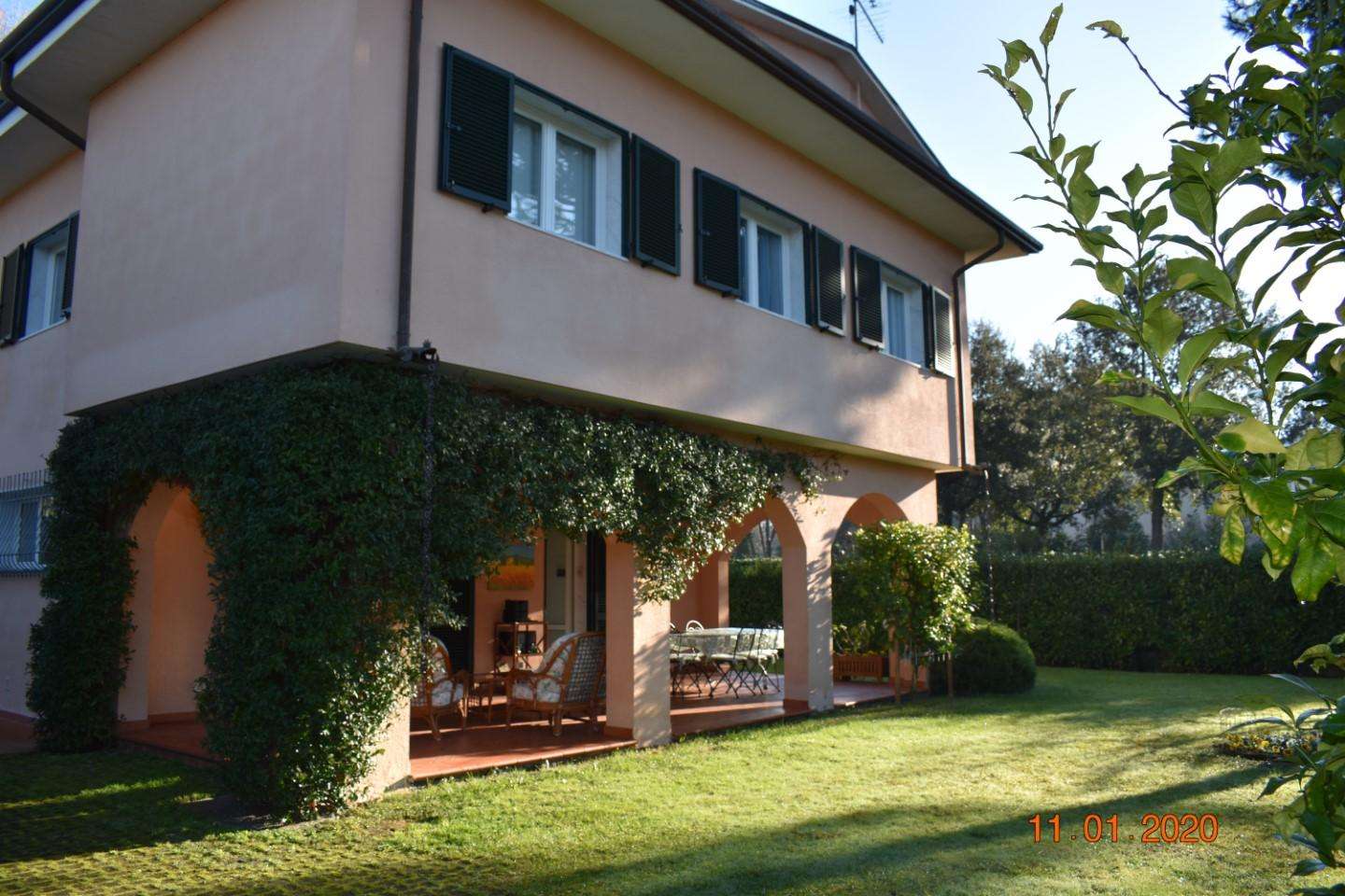 Villa in Vendita a Massa Via dei Fortini,