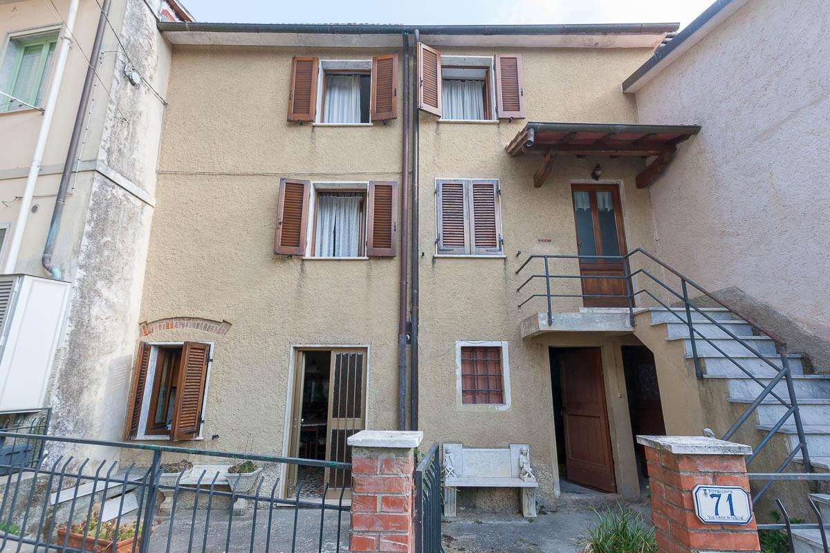 Casa Bi - Trifamiliare in Vendita a Pietrasanta Via Case di Gallè,