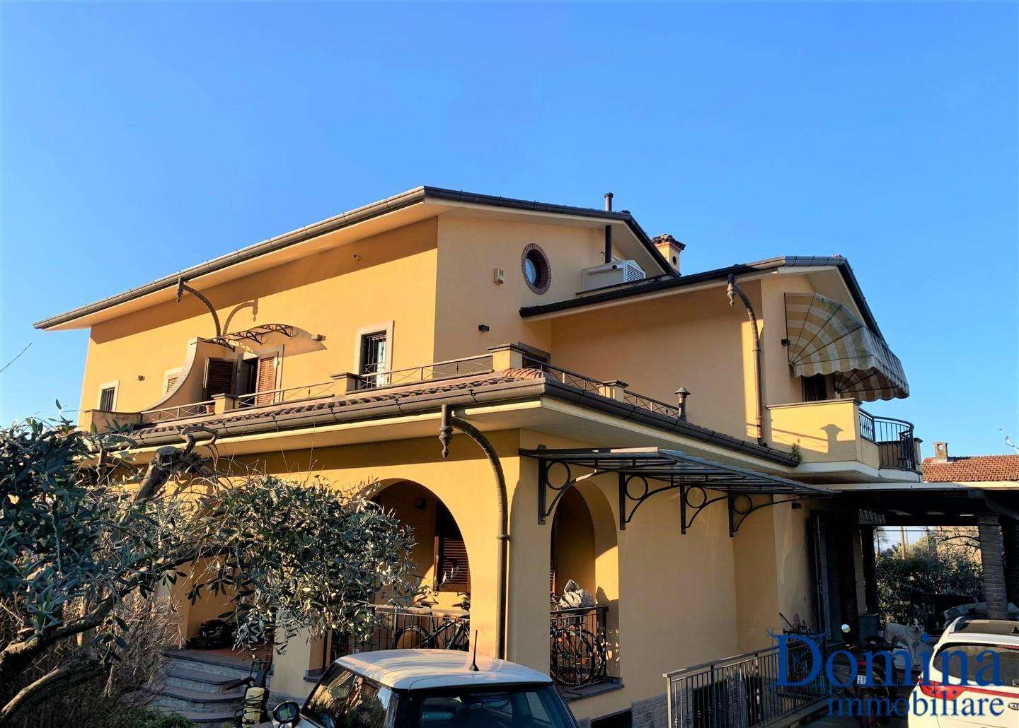 Casa Bi - Trifamiliare in Vendita a Montignoso Via Augusto Gori, M