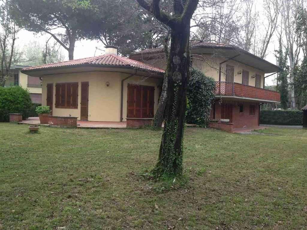 Villa in Vendita a Massa Via Ronchi,