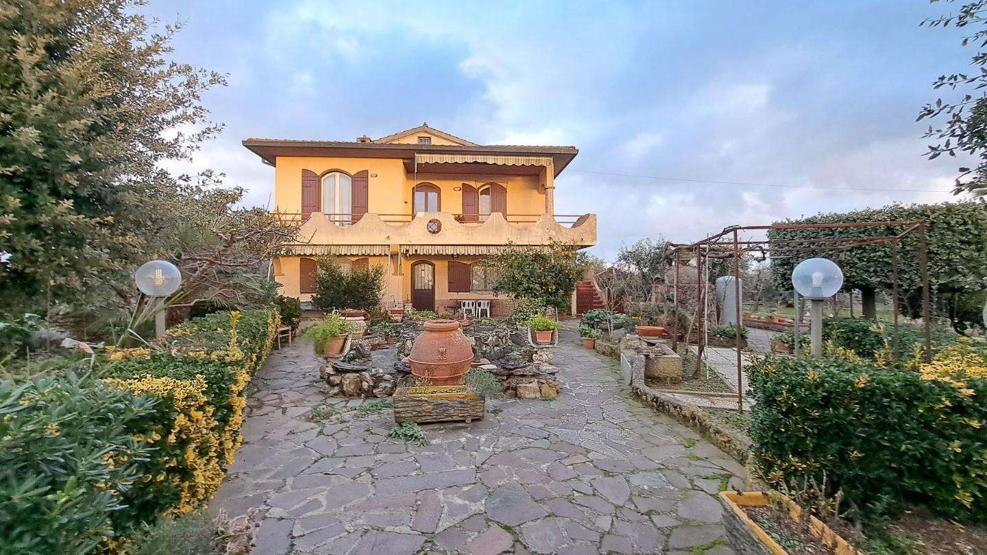 Villa in Vendita a Rosignano Marittimo Stradone del Lupo,