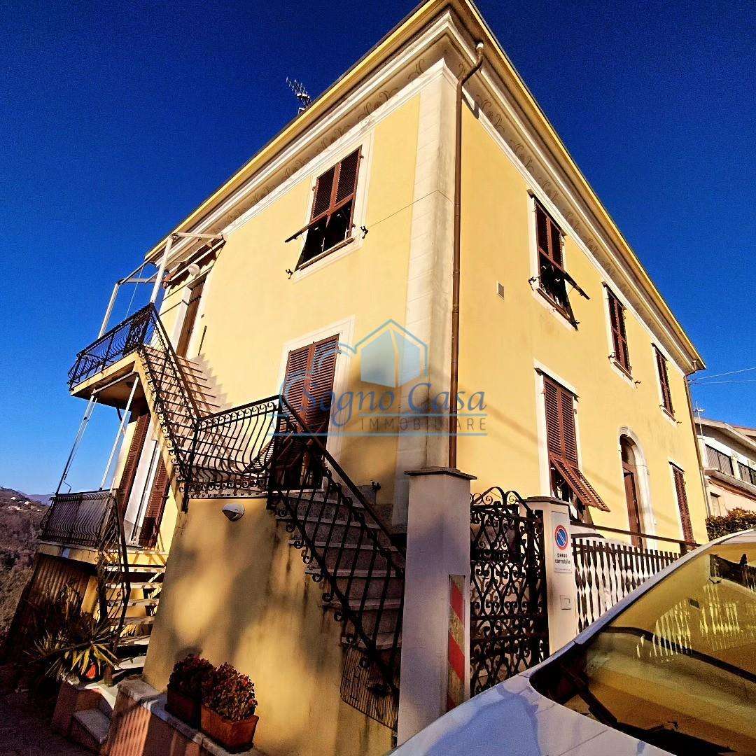 Casa Bi - Trifamiliare in Vendita a La Spezia Via Montalbano,