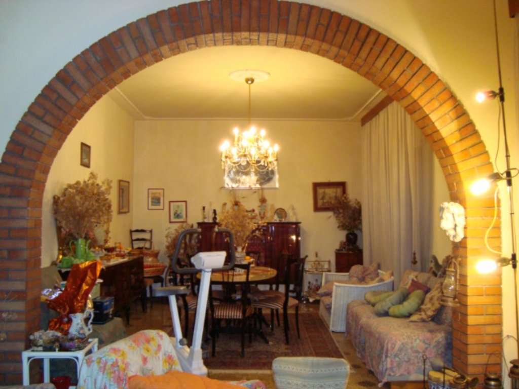 Palazzo - Stabile in Vendita a Lamporecchio Via Antonio Gramsci,