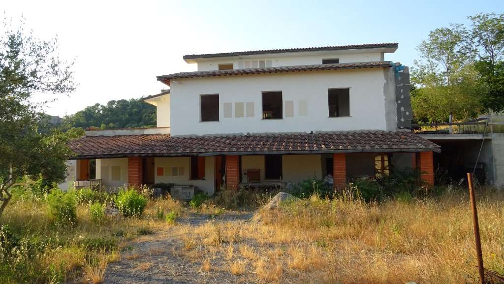 Palazzo - Stabile in Vendita a Monsummano Terme