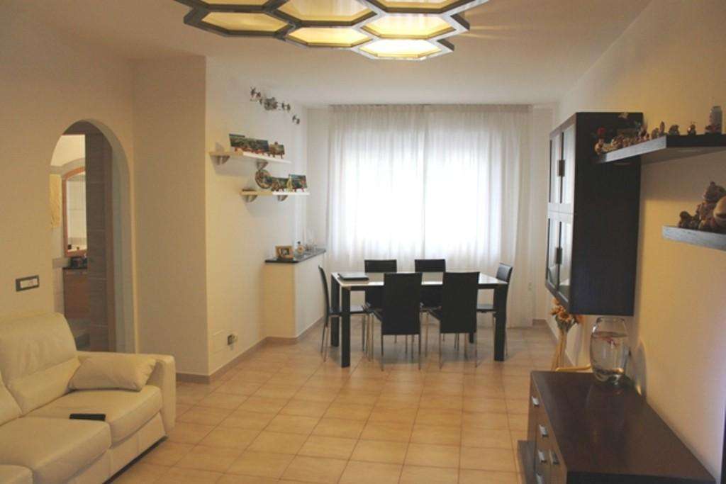 Appartamento in Vendita a Carrara Via Provinciale Avenza - Sarzana, B 2
