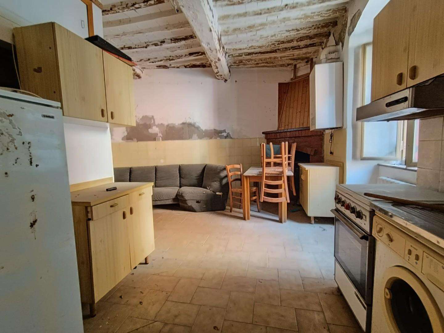 Appartamento in Vendita a Carrara Via Imola, 3
