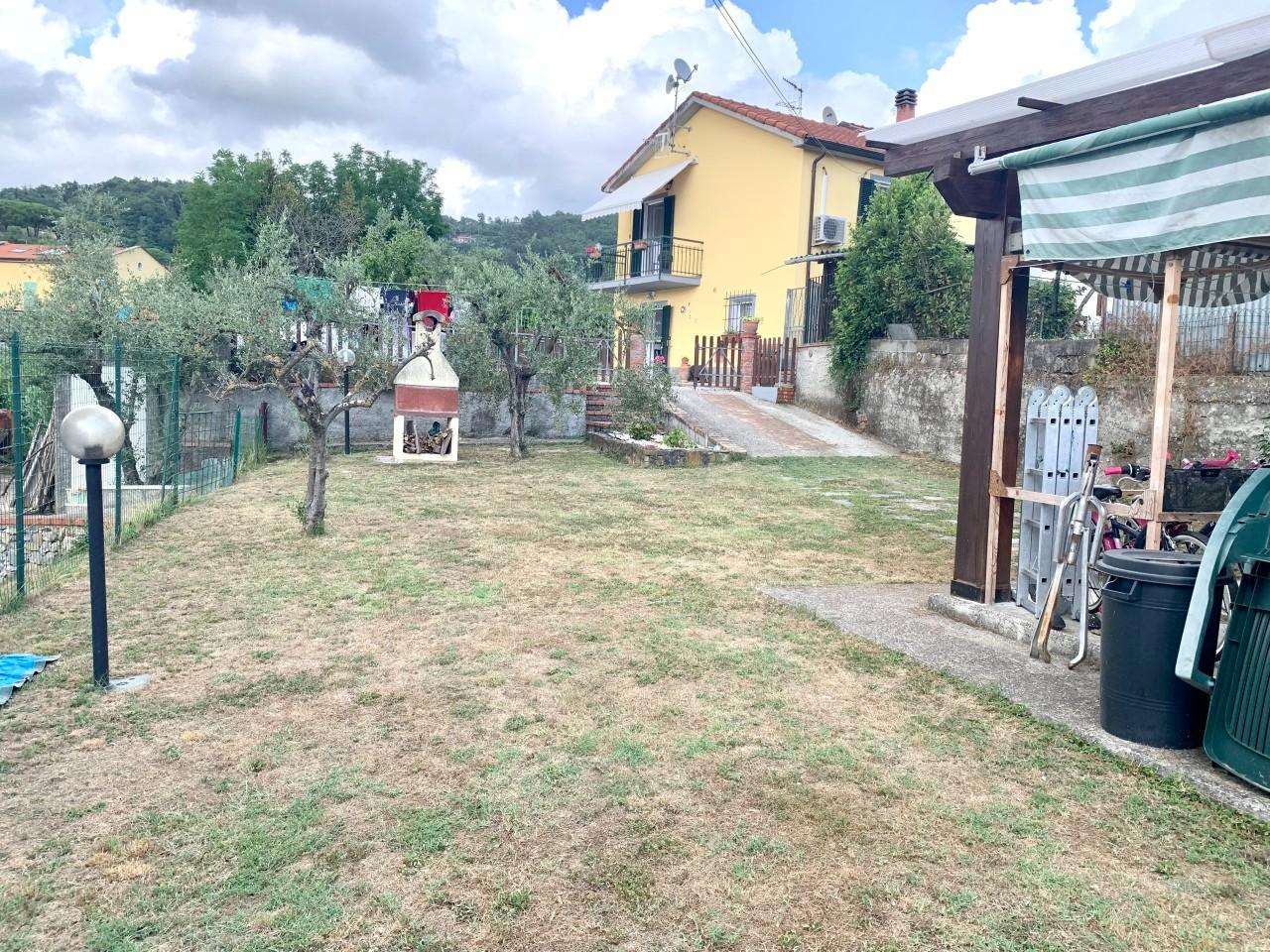 Casa Bi - Trifamiliare in Vendita a Castelnuovo Magra Via Olmarello,