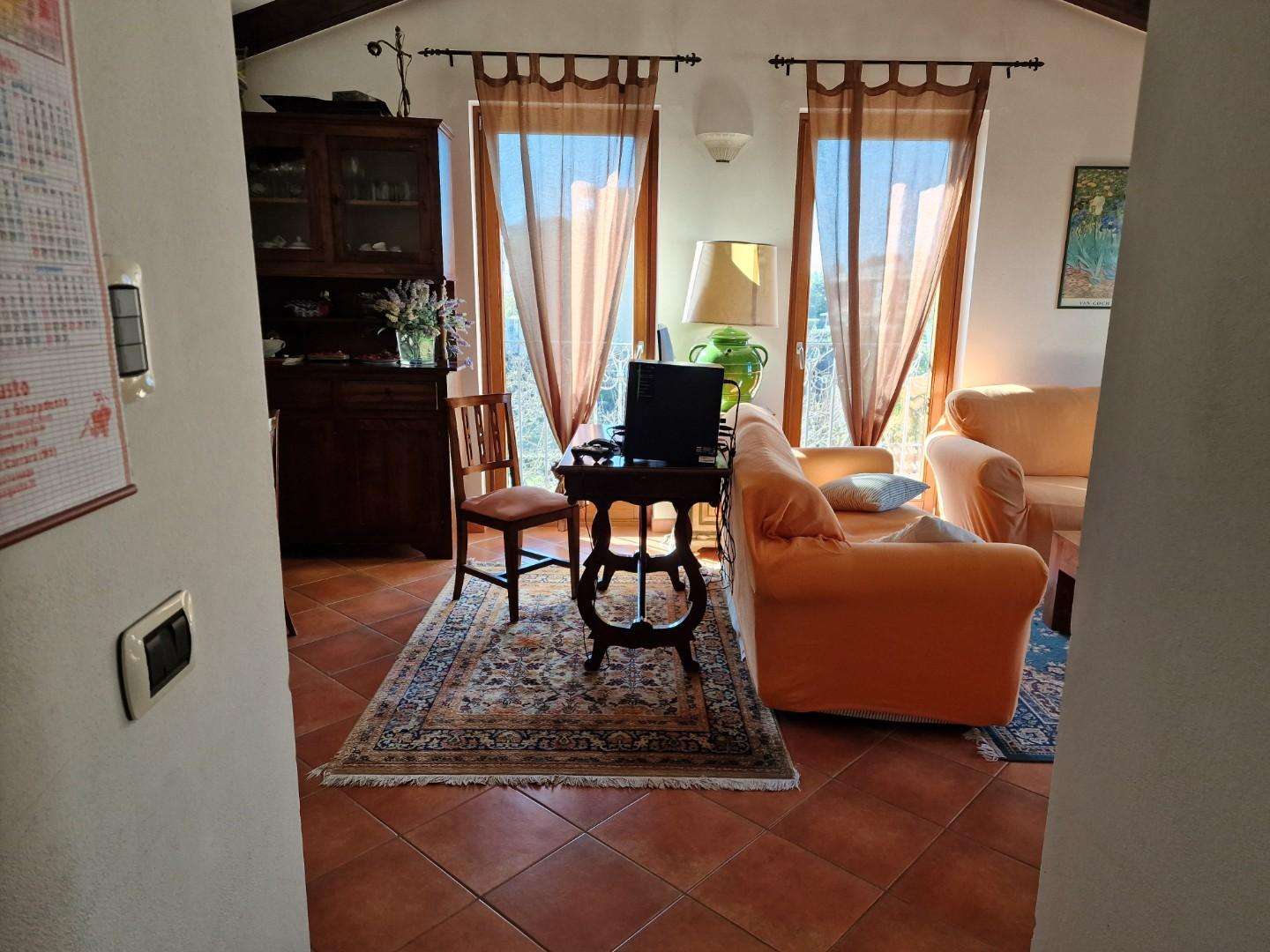 Villa in Vendita a Carrara Via Comano,