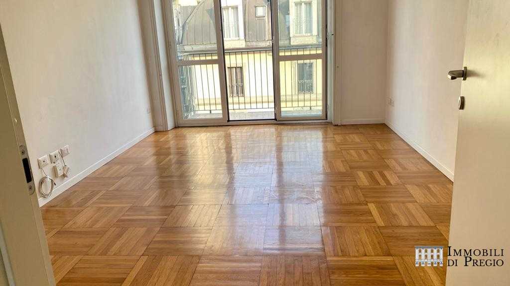 Appartamento in Affitto a Milano via Pisacane
