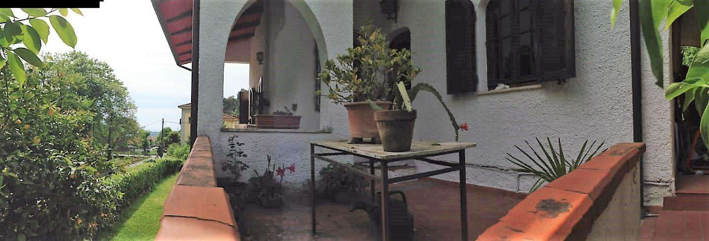 Villa in Vendita a Montignoso Via del Palazzo, 41
