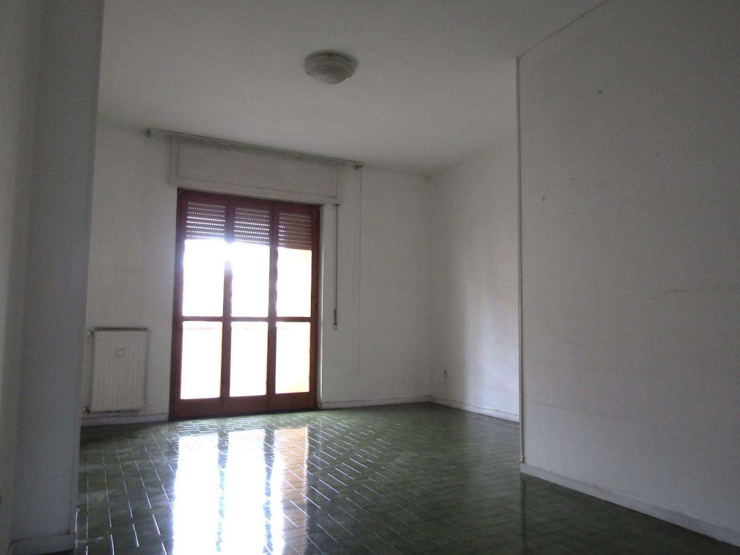 Appartamento in Vendita a Carrara Via dei Mille,