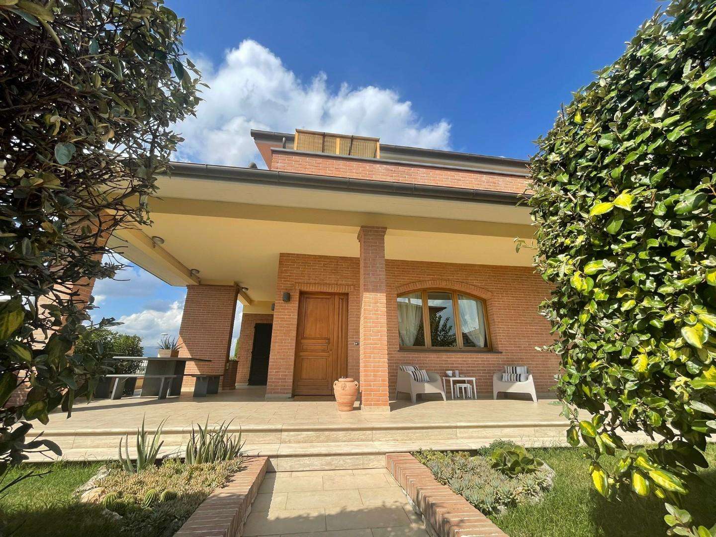 Casa Bi - Trifamiliare in Vendita a Ponsacco Via E. Mattei,