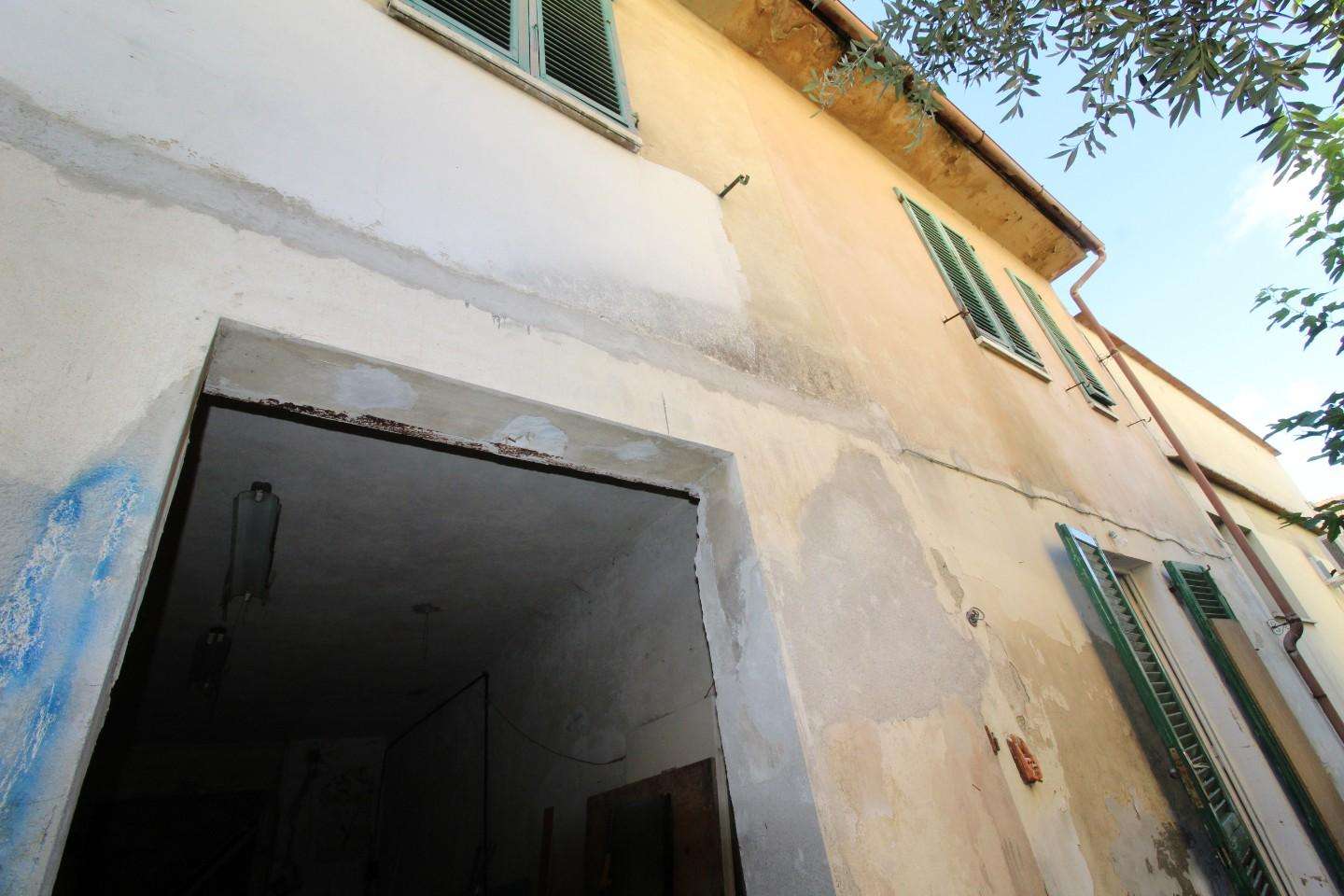 Palazzo - Stabile in Vendita a Ponsacco I Maggio