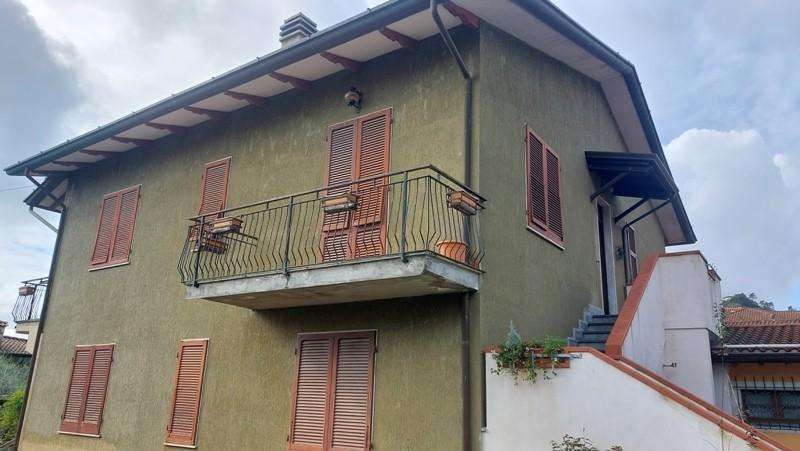 Casa Bi - Trifamiliare in Vendita a Massa Via Castagnara,