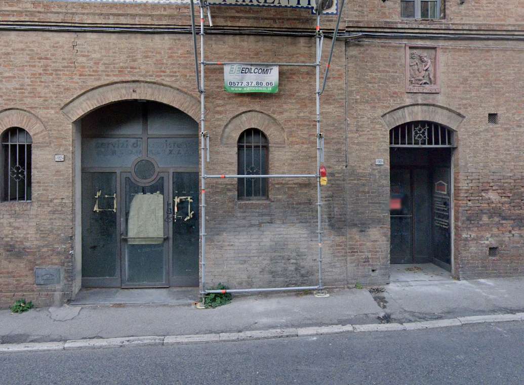 Locale commerciale in Vendita a Siena Via Simone Martini, 53100