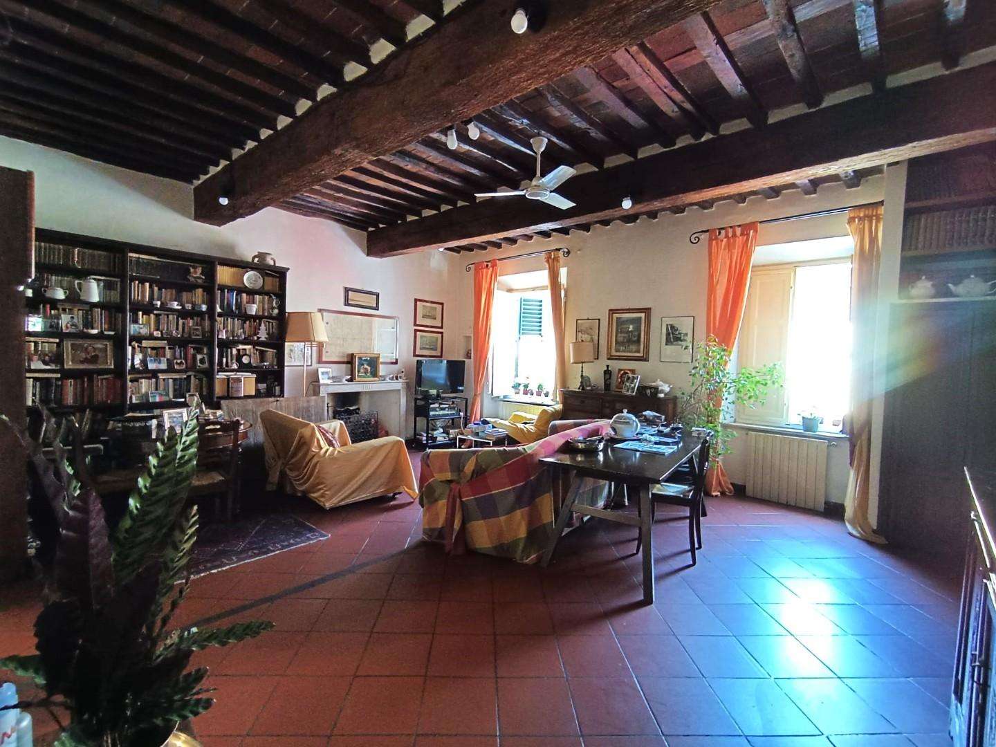 Appartamento in Vendita a Lucca Piazza del Giglio,