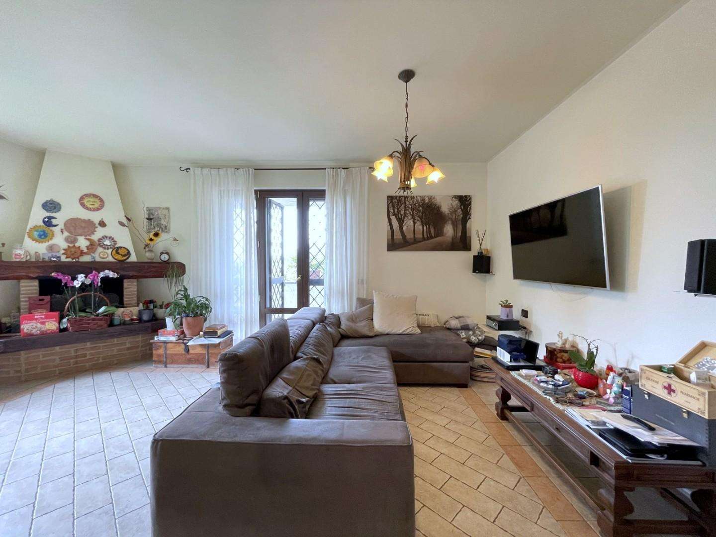 Villa in Vendita a Camaiore Via della Collina,