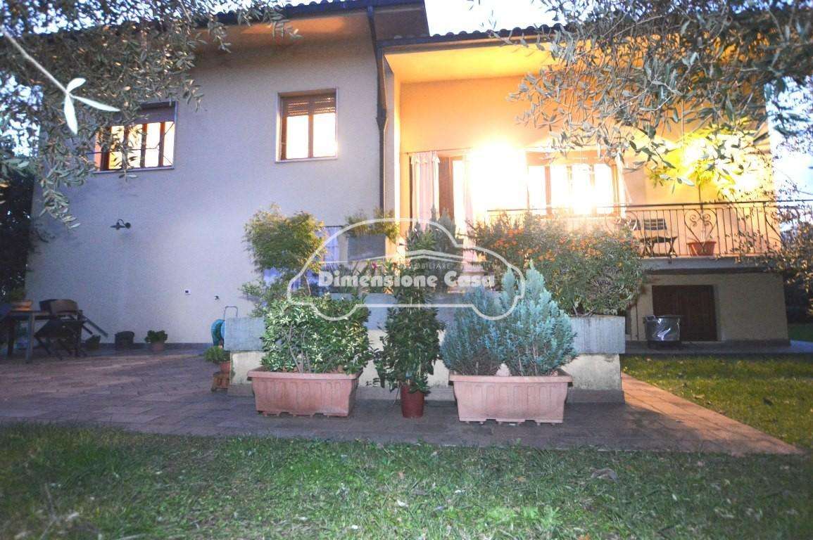 Villa in Vendita a Capannori Via Lombarda Lammari,