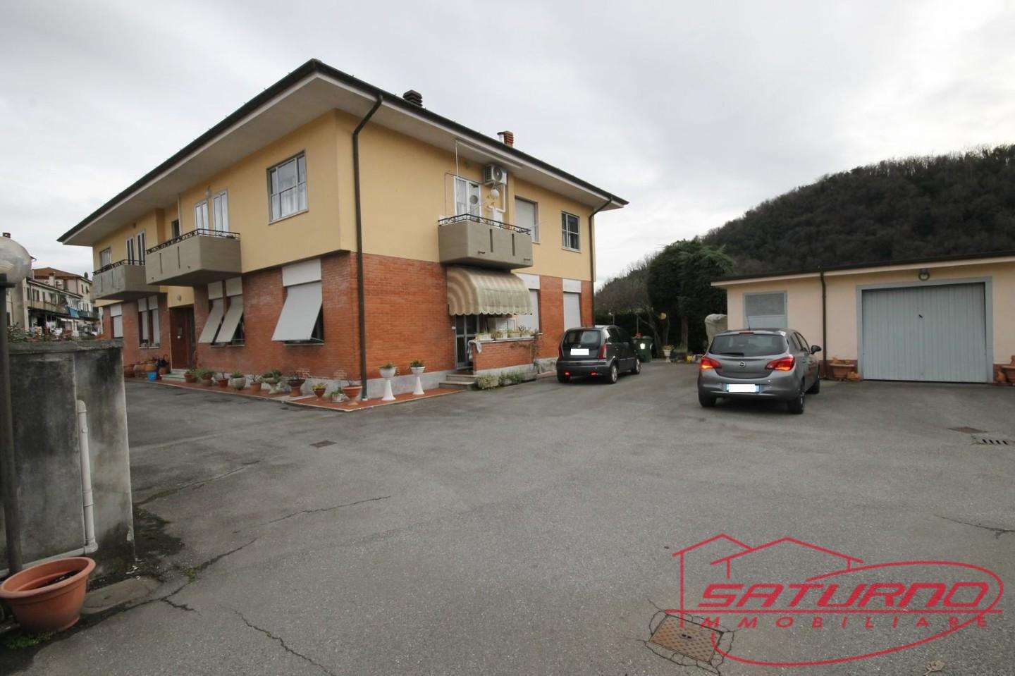Appartamento in Vendita a Lucca Via Luigi Vecchiacchi, 47