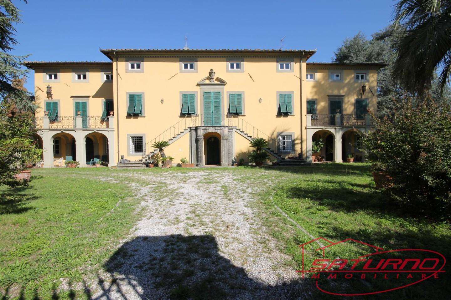 Villa in Vendita a Lucca Via Lorenzo Viani, 435