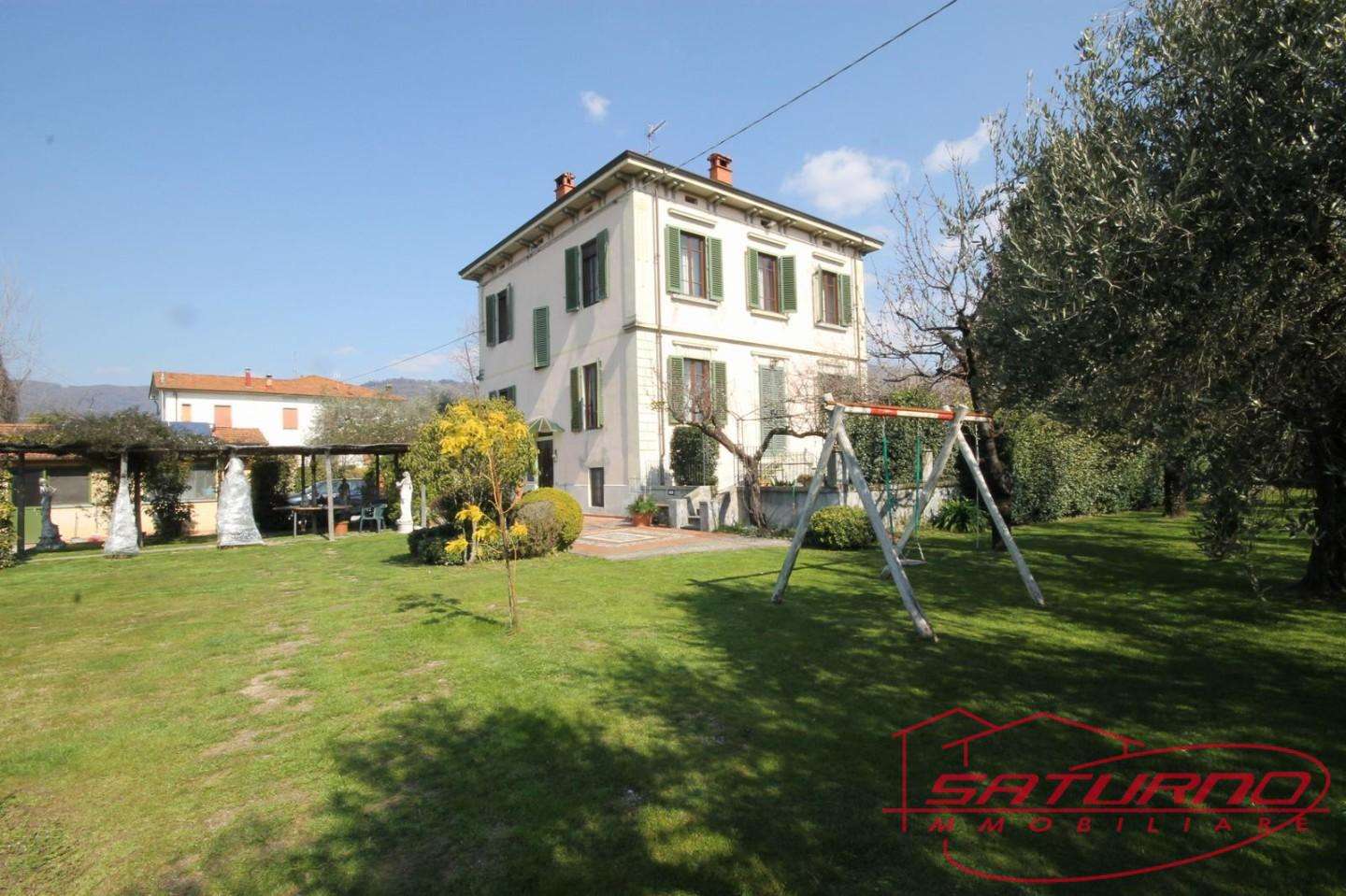 Villa in Vendita a Capannori Via Pinco, 25