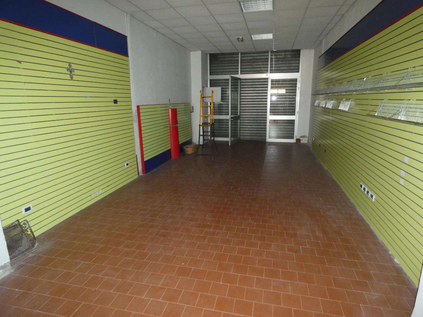 Locale commerciale in Affitto a Pontedera SS,