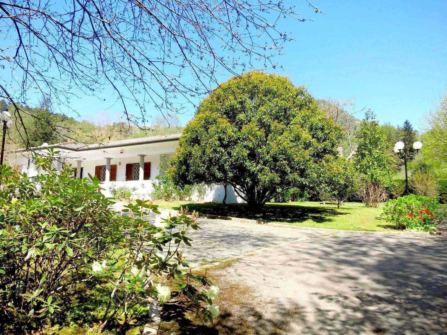 Villa in Vendita a Camaiore Lombrici