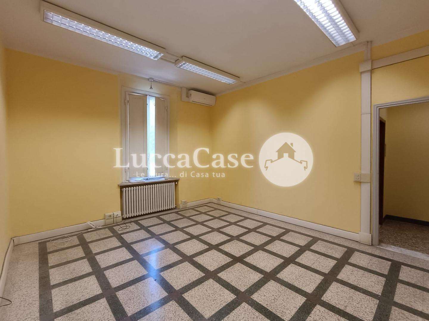 Ufficio in Affitto a Lucca Viale Giuseppe Giusti, 55100