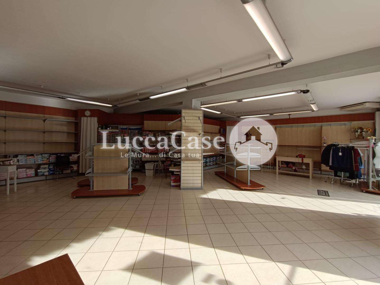Locale commerciale in Affitto a Lucca Via Don Minzoni, 55100