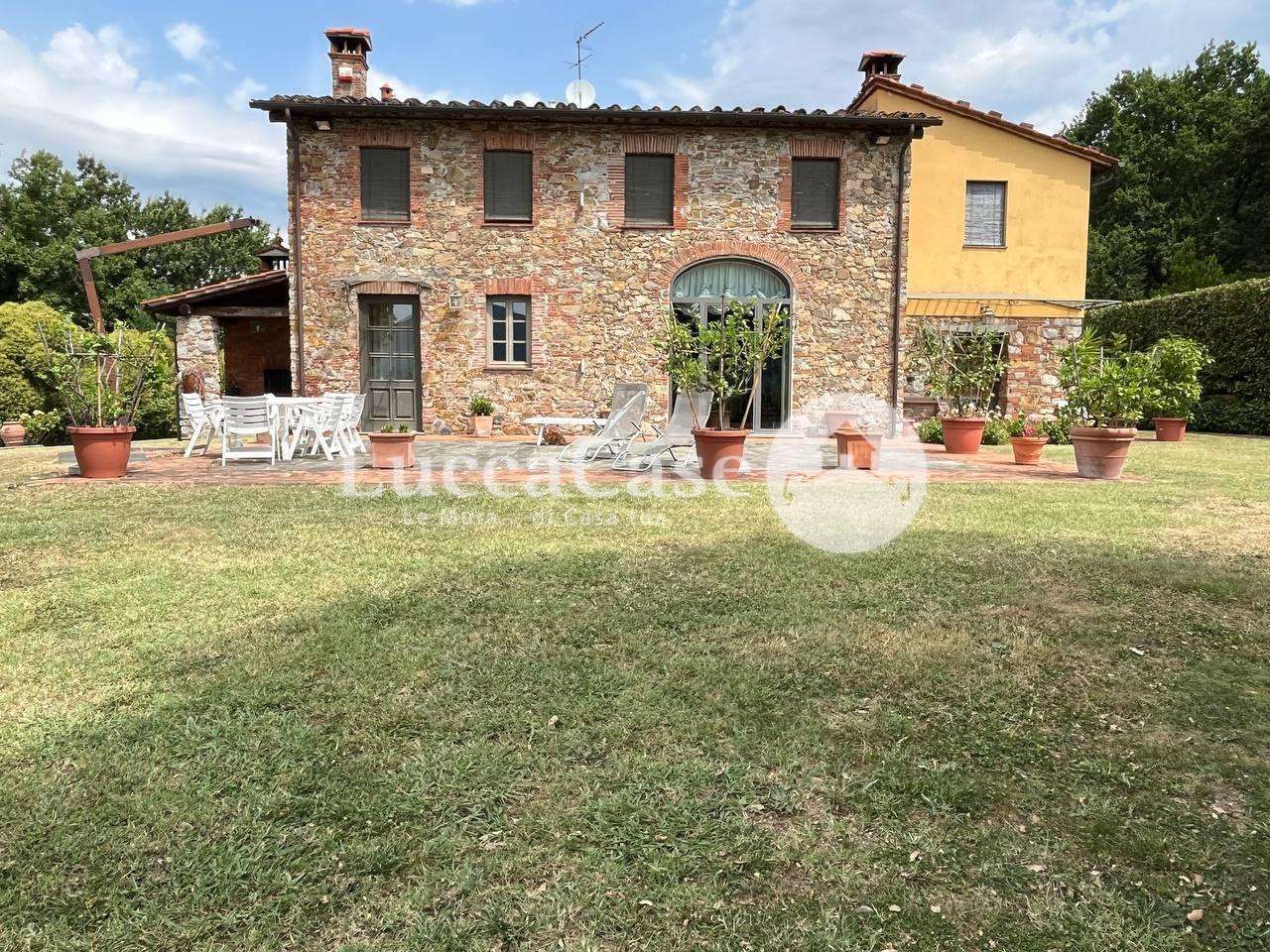 Villa in Vendita a Lucca Via del Burlamacco Traversa I, 55100
