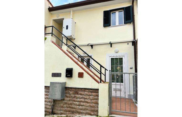 Casa Bi - Trifamiliare in Vendita a Massa Via Nucleo Mirteto Alto, 54100
