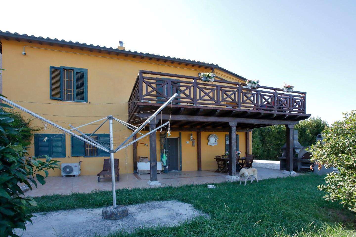 Palazzo - Stabile in Vendita a Collesalvetti Le Case II LI, 57014