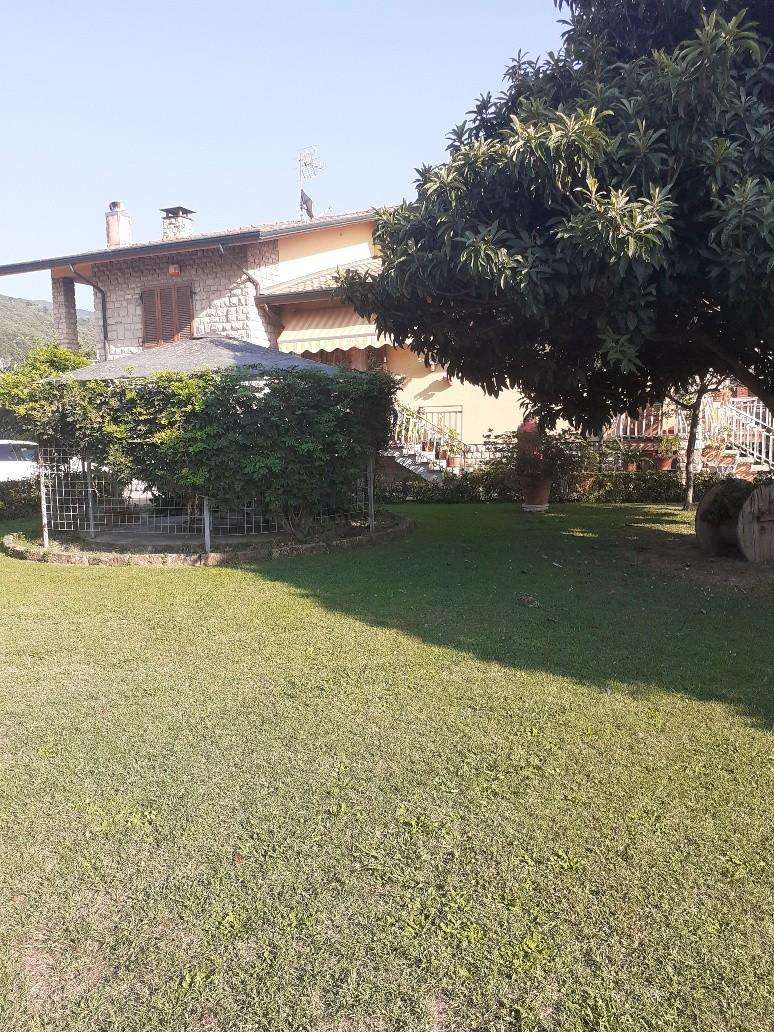 Villa in Vendita a Montignoso Romana Ovest