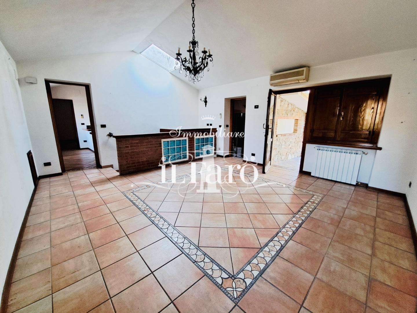 Villa in Vendita a Viareggio Via Antonio Rosmini, 75