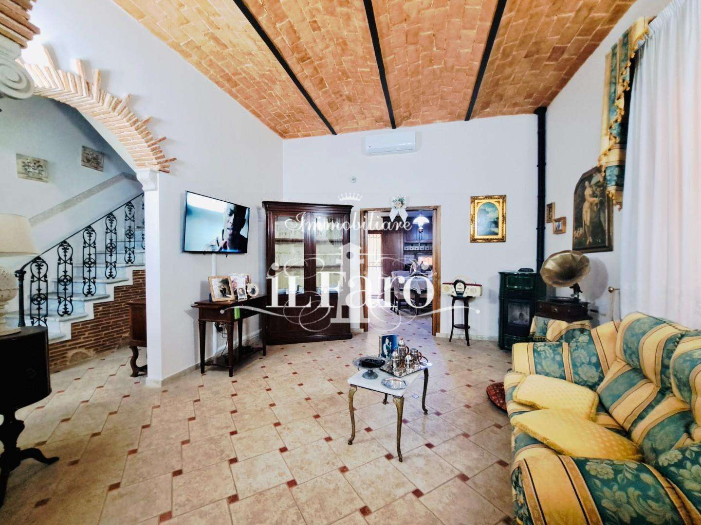 Villa in Vendita a Viareggio Via Giuseppe Mazzini in Torre del Lago Puccini, 6