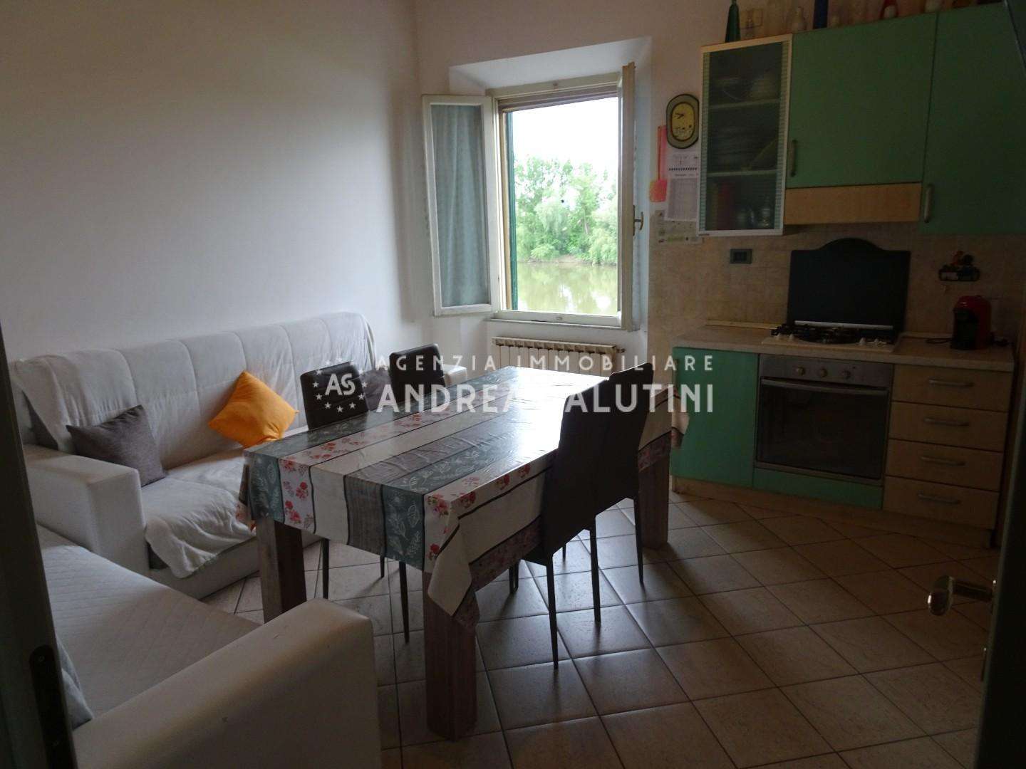 Appartamento in Vendita a Calcinaia Via Lungarno Mazzini,