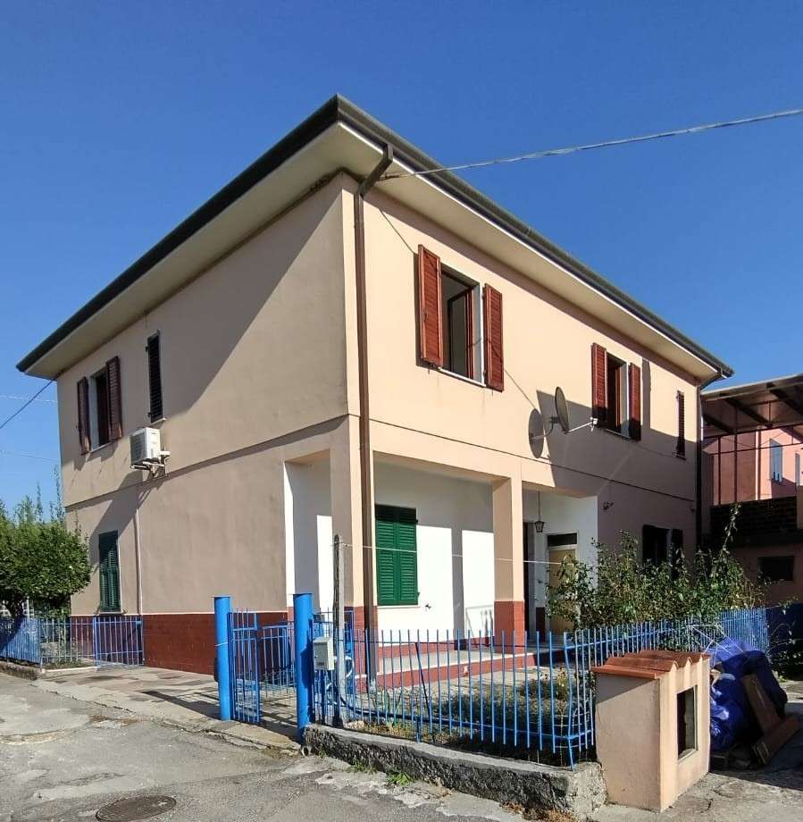 Casa Bi - Trifamiliare in Vendita a Castelnuovo Magra