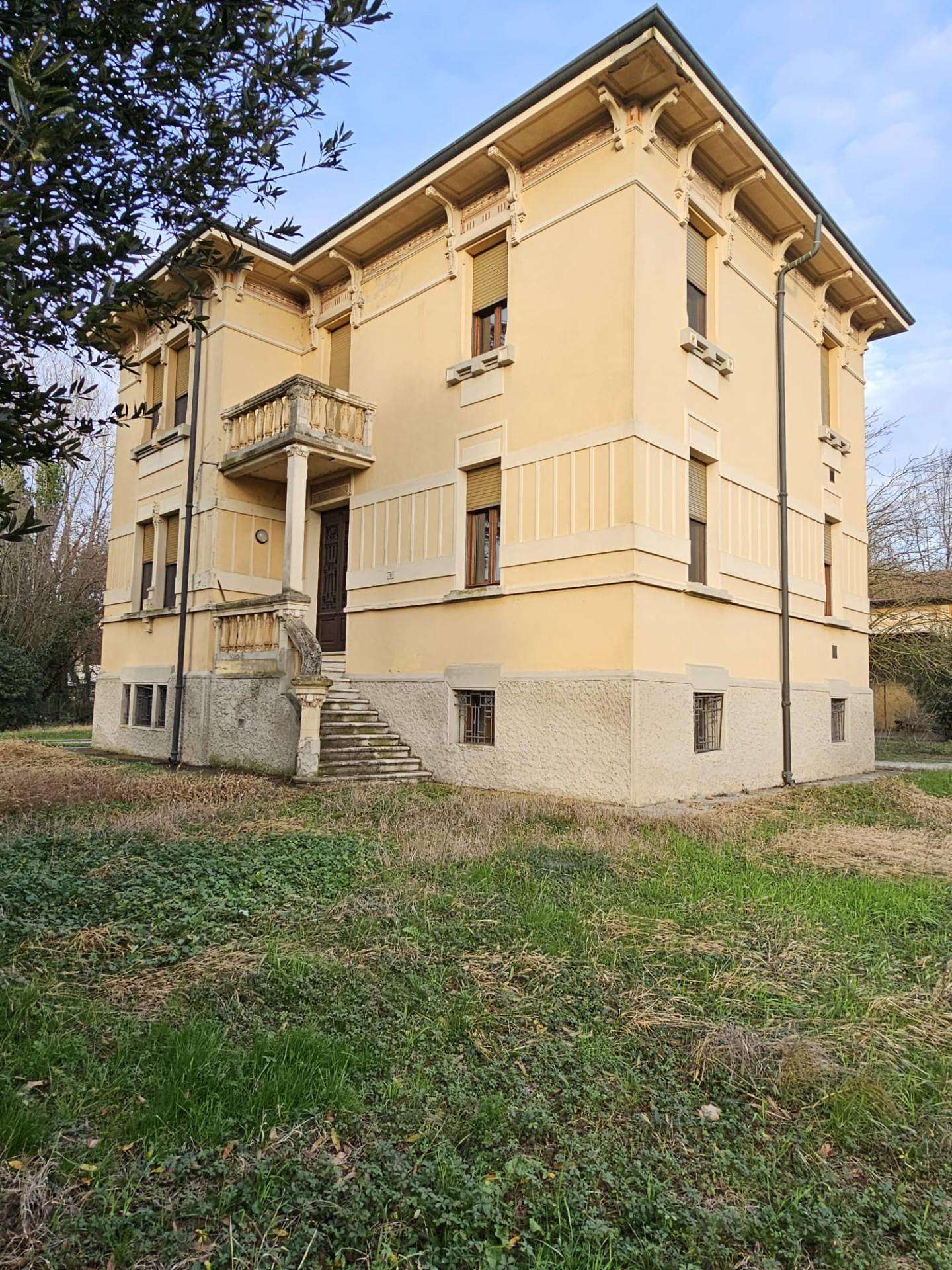 Villa in Vendita a Suzzara Via Sandro Pertini, 46029