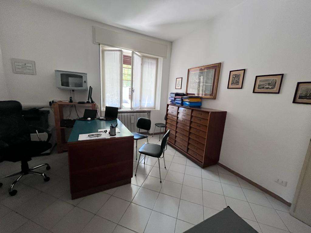 Ufficio in Vendita a Bagnolo San Vito Via Roma, 79